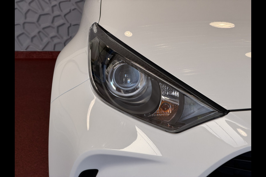 Toyota Yaris 1.5 HYBRID STOEL/STUUR VERW CARPLAY CAMERA LMV ADAP.CRUISE ✅ Top Auto's Wijchen , Al 30 Jaar verkoop van Toyota , Type's Launch / Executive / Dynamic / First Edition / Business / Zowel Phev / Hev / Benzine / met fabrieksgarantie ✅