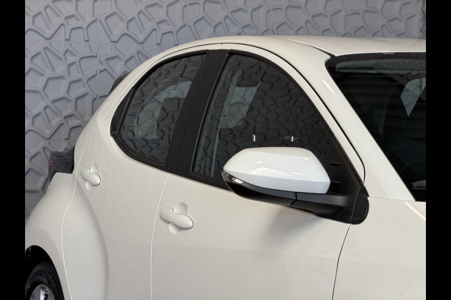 Toyota Yaris 1.5 HYBRID STOEL/STUUR VERW CARPLAY CAMERA LMV ADAP.CRUISE ✅ Top Auto's Wijchen , Al 30 Jaar verkoop van Toyota , Type's Launch / Executive / Dynamic / First Edition / Business / Zowel Phev / Hev / Benzine / met fabrieksgarantie ✅