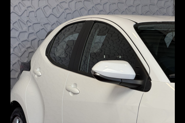 Toyota Yaris 1.5 HYBRID STOEL/STUUR VERW CARPLAY CAMERA LMV ADAP.CRUISE ✅ Top Auto's Wijchen , Al 30 Jaar verkoop van Toyota , Type's Launch / Executive / Dynamic / First Edition / Business / Zowel Phev / Hev / Benzine / met fabrieksgarantie ✅