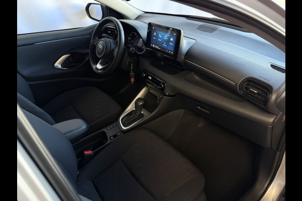 Toyota Yaris 1.5 HYBRID STOEL/STUUR VERW CARPLAY CAMERA LMV ADAP.CRUISE ✅ Top Auto's Wijchen , Al 30 Jaar verkoop van Toyota , Type's Launch / Executive / Dynamic / First Edition / Business / Zowel Phev / Hev / Benzine / met fabrieksgarantie ✅