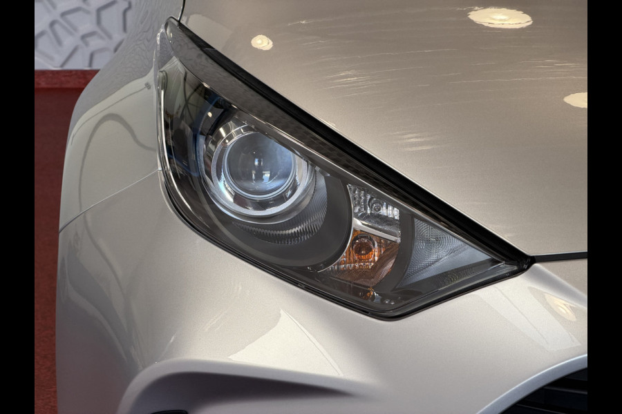 Toyota Yaris 1.5 HYBRID STOEL/STUUR VERW CARPLAY CAMERA LMV ADAP.CRUISE ✅ Top Auto's Wijchen , Al 30 Jaar verkoop van Toyota , Type's Launch / Executive / Dynamic / First Edition / Business / Zowel Phev / Hev / Benzine / met fabrieksgarantie ✅