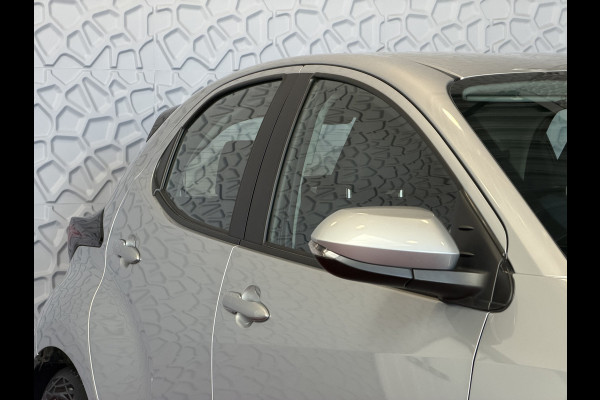 Toyota Yaris 1.5 HYBRID STOEL/STUUR VERW CARPLAY CAMERA LMV ADAP.CRUISE ✅ Top Auto's Wijchen , Al 30 Jaar verkoop van Toyota , Type's Launch / Executive / Dynamic / First Edition / Business / Zowel Phev / Hev / Benzine / met fabrieksgarantie ✅