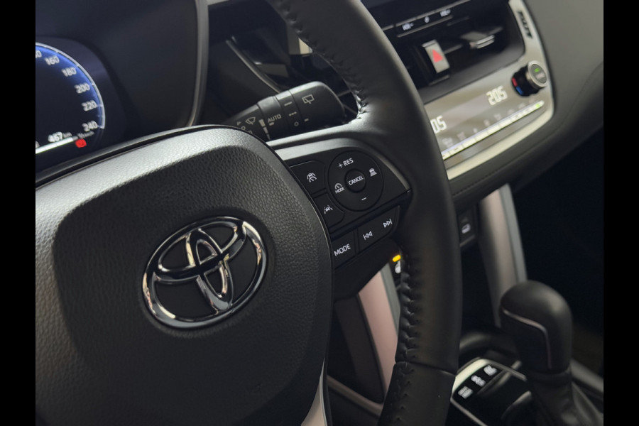 Toyota Corolla Cross 12/2024 HYBRID 140 STYLE LED KEYLESS CARPLAY NAVI CAMERA STOEL/STUUR VERW. ELEK.KLEP ADAP CRUISE PDC ✅ Top Auto's Wijchen , Al 30 Jaar verkoop van Toyota , Type's Launch / Executive / Dynamic / First Edition / Business / Zowel Phev / Hev / Benzine / met fabrieksgarantie ✅