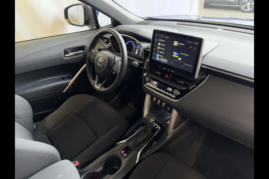 Toyota Corolla Cross 12/2024 HYBRID 140 STYLE LED KEYLESS CARPLAY NAVI CAMERA STOEL/STUUR VERW. ELEK.KLEP ADAP CRUISE PDC ✅ Top Auto's Wijchen , Al 30 Jaar verkoop van Toyota , Type's Launch / Executive / Dynamic / First Edition / Business / Zowel Phev / Hev / Benzine / met fabrieksgarantie ✅