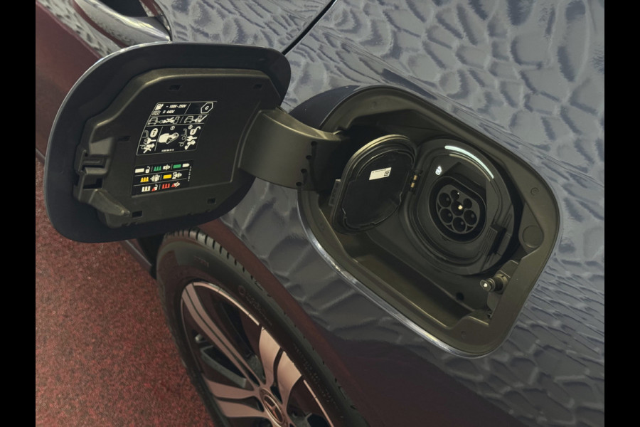 Mercedes-Benz C-Klasse 300e 313PK PHEV 12/2024 AVANTGARDE TREKHAAK HALF LEER CAMERA ELEK/STOEL/VERWARMD 12/2024 PHEV PLUG IN HYBRIDE phev