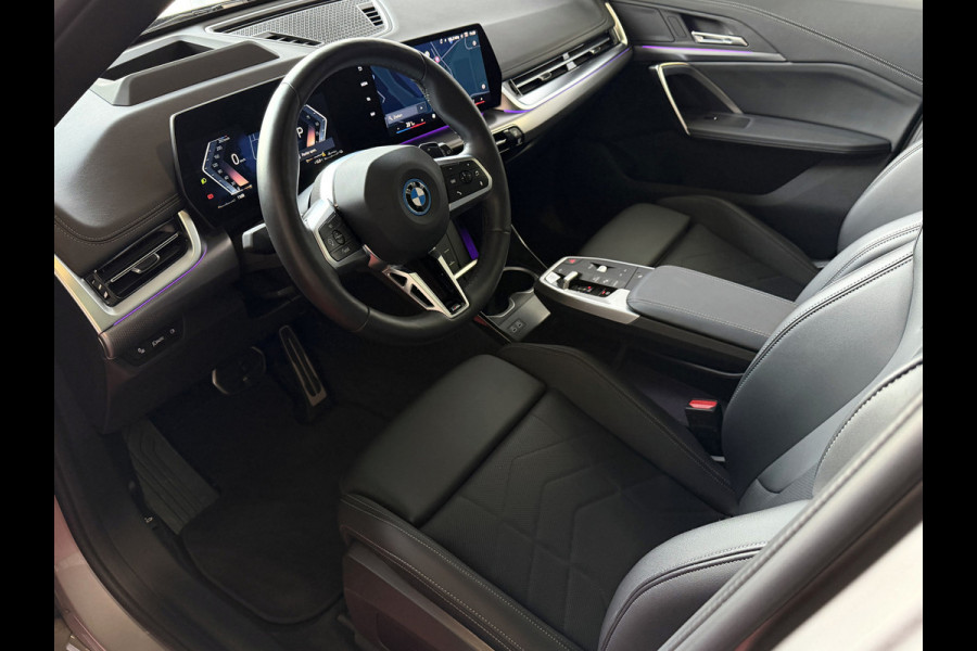 BMW X1 XDRIVE 25E M-SPORT LED PANO.SCHUIFDAK HEADUP ELEK.KLEP NAVI 360.CAM STOELVERW M-SHADOW LINE ELEK.STOEL ZWARTE.HEMEL 06/2025 PHEV PLUG IN HYBRID AWD 4X4 4WD ✅ Top Auto's. Al 30 Jaar uw Bmw Specialist in ,  BMW M / M Sport / PHEV / HEV / Hybrid / Mhev / 25e / 30e / xDrive25e // xDrive30e / sDrive18i / sDrive20i / sDrive23i ✅