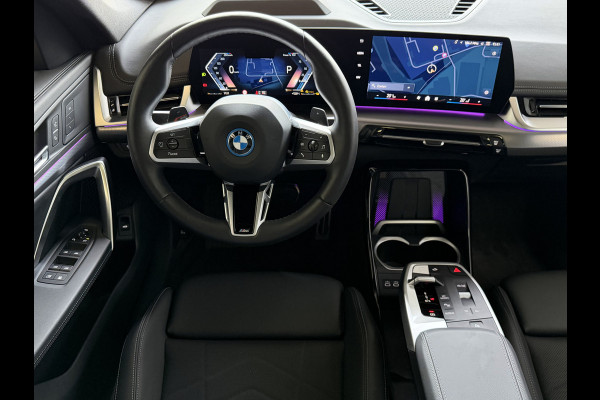 BMW X1 XDRIVE 25E M-SPORT LED PANO.SCHUIFDAK HEADUP ELEK.KLEP NAVI 360.CAM STOELVERW M-SHADOW LINE ELEK.STOEL ZWARTE.HEMEL 06/2025 PHEV PLUG IN HYBRID AWD 4X4 4WD ✅ Top Auto's. Al 30 Jaar uw Bmw Specialist in ,  BMW M / M Sport / PHEV / HEV / Hybrid / Mhev / 25e / 30e / xDrive25e // xDrive30e / sDrive18i / sDrive20i / sDrive23i ✅