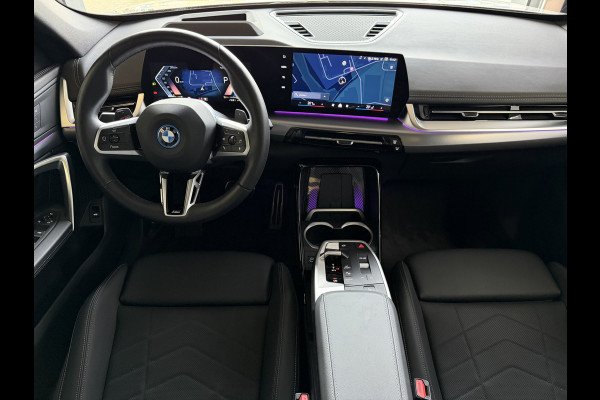 BMW X1 XDRIVE 25E M-SPORT LED PANO.SCHUIFDAK HEADUP ELEK.KLEP NAVI 360.CAM STOELVERW M-SHADOW LINE ELEK.STOEL ZWARTE.HEMEL 06/2025 PHEV PLUG IN HYBRID AWD 4X4 4WD ✅ Top Auto's. Al 30 Jaar uw Bmw Specialist in ,  BMW M / M Sport / PHEV / HEV / Hybrid / Mhev / 25e / 30e / xDrive25e // xDrive30e / sDrive18i / sDrive20i / sDrive23i ✅