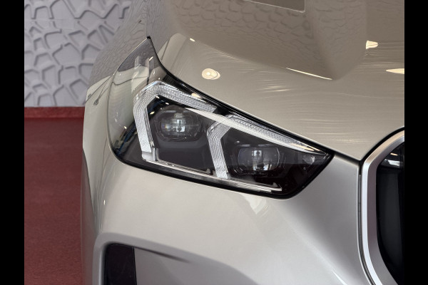 BMW X1 XDRIVE 25E M-SPORT LED PANO.SCHUIFDAK HEADUP ELEK.KLEP NAVI 360.CAM STOELVERW M-SHADOW LINE ELEK.STOEL ZWARTE.HEMEL 06/2025 PHEV PLUG IN HYBRID AWD 4X4 4WD ✅ Top Auto's. Al 30 Jaar uw Bmw Specialist in ,  BMW M / M Sport / PHEV / HEV / Hybrid / Mhev / 25e / 30e / xDrive25e // xDrive30e / sDrive18i / sDrive20i / sDrive23i ✅