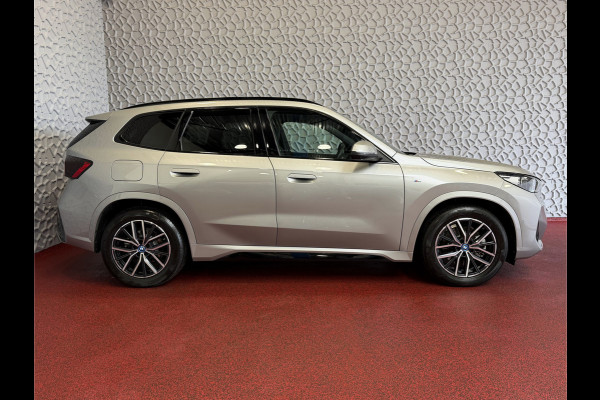 BMW X1 XDRIVE 25E M-SPORT LED PANO.SCHUIFDAK HEADUP ELEK.KLEP NAVI 360.CAM STOELVERW M-SHADOW LINE ELEK.STOEL ZWARTE.HEMEL 06/2025 PHEV PLUG IN HYBRID AWD 4X4 4WD ✅ Top Auto's. Al 30 Jaar uw Bmw Specialist in ,  BMW M / M Sport / PHEV / HEV / Hybrid / Mhev / 25e / 30e / xDrive25e // xDrive30e / sDrive18i / sDrive20i / sDrive23i ✅