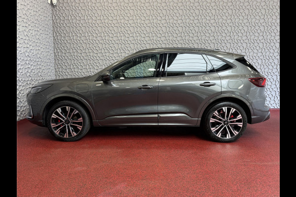 Ford Kuga 2.5 PHEV 243 PK ST-LINE X 2026 PANA B&O TREKHAAK 20''LMV ELEK.STOEL STOEL/STUUR/RUIT VERW. 360.CAM ✅ Ford Wijchen / Al 30 Jaar verkoop van Ford  In Nederland / Wij leveren Nieuwe en Bijna nieuwe Ford's / Zowel : ST-Line X / St-Line / Titanium / Sound Edtioion / Active / Graphite Tech Editi