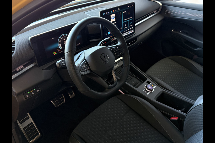 Volkswagen T-Roc 1.5 eTsi R-LINE 150PK EDITION BLACK STYLE 19''LMV IQ LED/GRIL/LOGO STOEL/STUUR.VERW ELEK.KLEP 2026