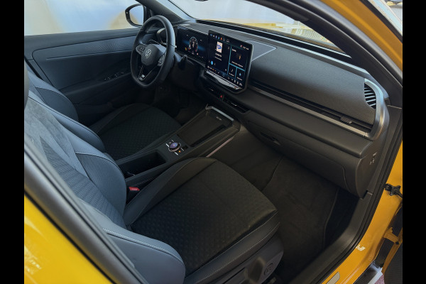 Volkswagen T-Roc 1.5 eTsi R-LINE 150PK EDITION BLACK STYLE 19''LMV IQ LED/GRIL/LOGO STOEL/STUUR.VERW ELEK.KLEP 2026