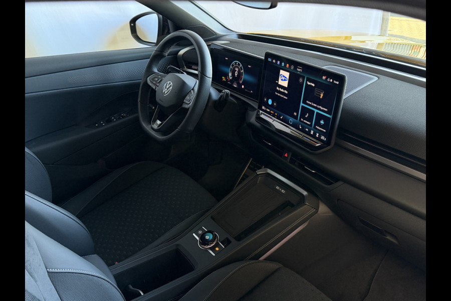 Volkswagen T-Roc 1.5 eTsi R-LINE 150PK EDITION BLACK STYLE 19''LMV IQ LED/GRIL/LOGO STOEL/STUUR.VERW ELEK.KLEP 2026