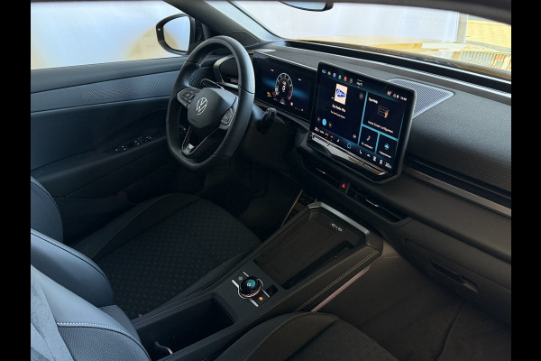 Volkswagen T-Roc 1.5 eTsi R-LINE 150PK EDITION BLACK STYLE 19''LMV IQ LED/GRIL/LOGO STOEL/STUUR.VERW ELEK.KLEP 2026