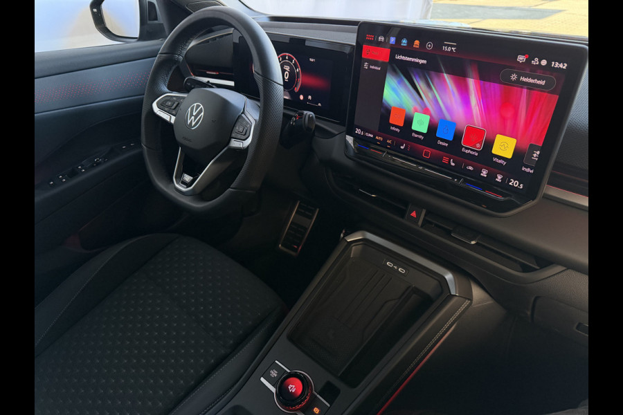 Volkswagen T-Roc 1.5 eTsi R-LINE 150PK EDITION BLACK STYLE 19''LMV IQ LED/GRIL/LOGO STOEL/STUUR.VERW ELEK.KLEP 2026