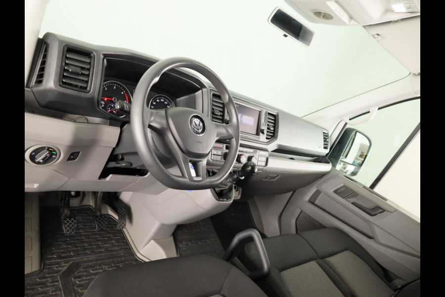 Volkswagen Crafter 35 2.0 TDI L3H2 140 PK | Navigatie via app | Bijrijdersbank | Airco | Side Assist | Inklapbare spiegels | Parkeersensoren voor en achter |