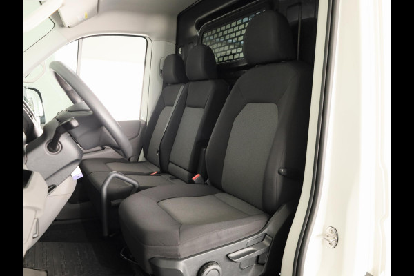 Volkswagen Crafter 35 2.0 TDI L3H2 140 PK | Navigatie via app | Bijrijdersbank | Airco | Side Assist | Inklapbare spiegels | Parkeersensoren voor en achter |