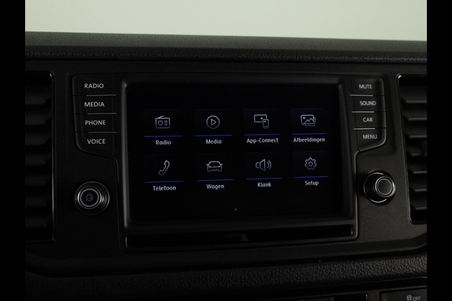 Volkswagen Crafter 35 2.0 TDI L3H2 140 PK | Navigatie via app | Bijrijdersbank | Airco | Side Assist | Inklapbare spiegels | Parkeersensoren voor en achter |