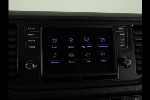 Volkswagen Crafter 35 2.0 TDI L3H2 140 PK | Navigatie via app | Bijrijdersbank | Airco | Side Assist | Inklapbare spiegels | Parkeersensoren voor en achter |