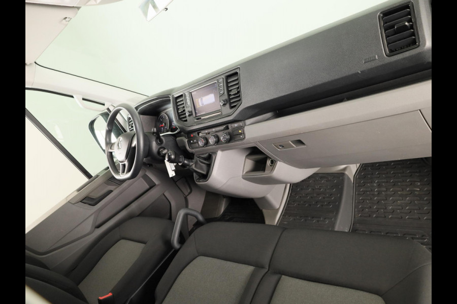 Volkswagen Crafter 35 2.0 TDI L3H2 140 PK | Navigatie via app | Bijrijdersbank | Airco | Side Assist | Inklapbare spiegels | Parkeersensoren voor en achter |