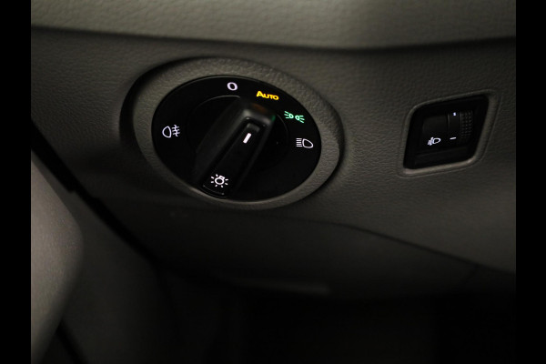 Volkswagen Crafter 35 2.0 TDI L3H2 140 PK | Navigatie via app | Bijrijdersbank | Airco | Side Assist | Inklapbare spiegels | Parkeersensoren voor en achter |