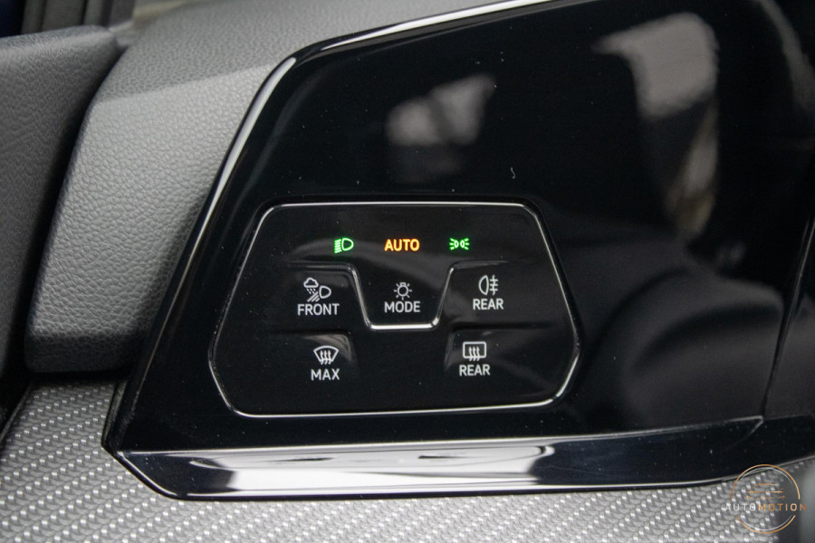 Volkswagen Golf 1.5 eTSI R-Line Business+ PANO CAMERA ACC CARPLAY