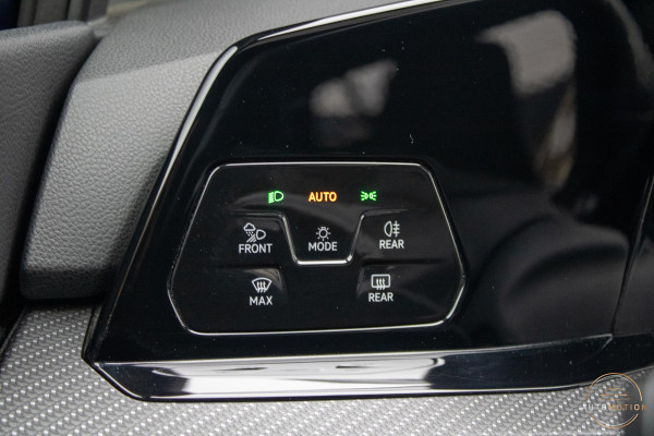 Volkswagen Golf 1.5 eTSI R-Line Business+ PANO CAMERA ACC CARPLAY