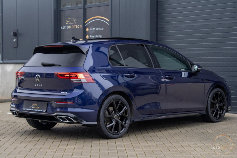 Volkswagen Golf 1.5 eTSI R-Line Business+ PANO CAMERA ACC CARPLAY