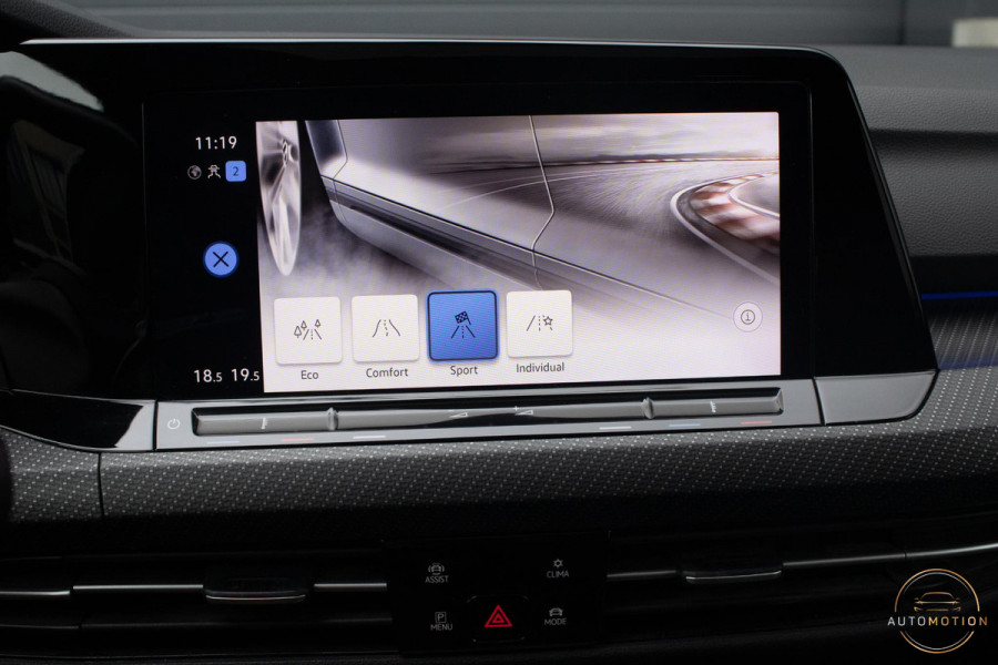 Volkswagen Golf 1.5 eTSI R-Line Business+ PANO CAMERA ACC CARPLAY