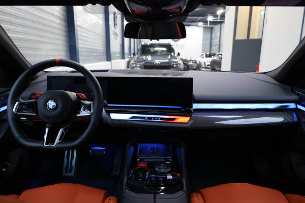 BMW 5 Serie Touring M5 727+PK BTW/AKRAPOVIC/CARBON M-PERFORMANCE/21" LMV/BOWERS & WILKINS/PANO/HUD/ACC/ECC/FABRIEKSGARANTIE!
