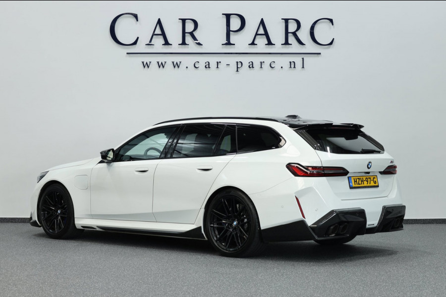 BMW 5 Serie Touring M5 727+PK BTW/AKRAPOVIC/CARBON M-PERFORMANCE/21" LMV/BOWERS & WILKINS/PANO/HUD/ACC/ECC/FABRIEKSGARANTIE!
