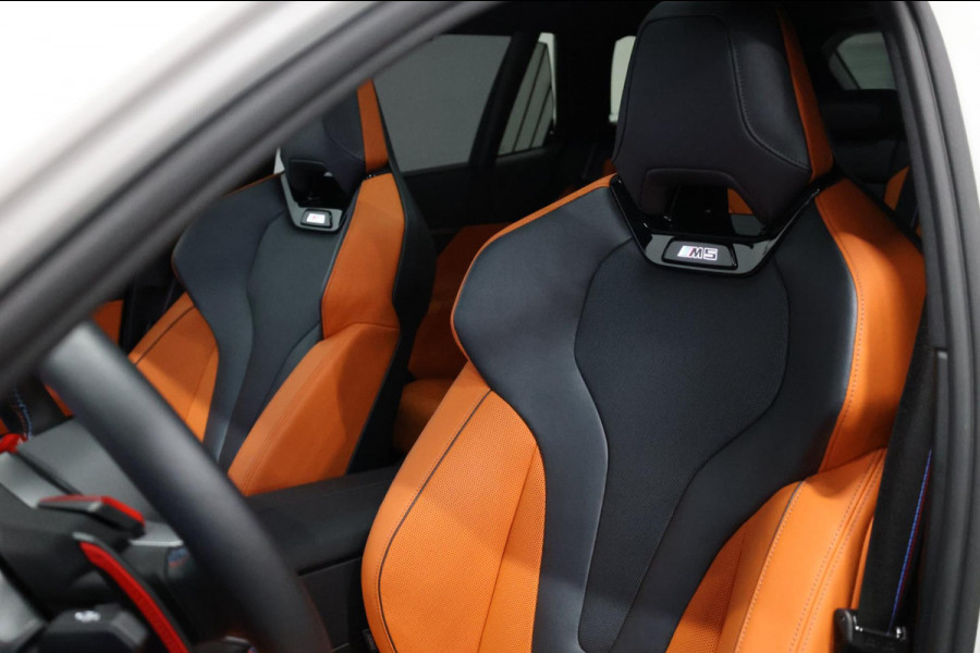 BMW 5 Serie Touring M5 727+PK BTW/AKRAPOVIC/CARBON M-PERFORMANCE/21" LMV/BOWERS & WILKINS/PANO/HUD/ACC/ECC/FABRIEKSGARANTIE!