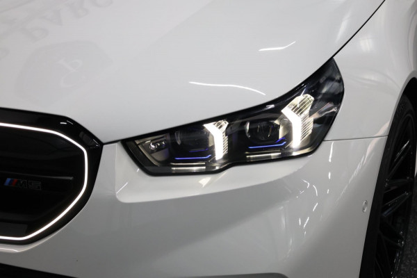 BMW 5 Serie Touring M5 727+PK BTW/AKRAPOVIC/CARBON M-PERFORMANCE/21" LMV/BOWERS & WILKINS/PANO/HUD/ACC/ECC/FABRIEKSGARANTIE!