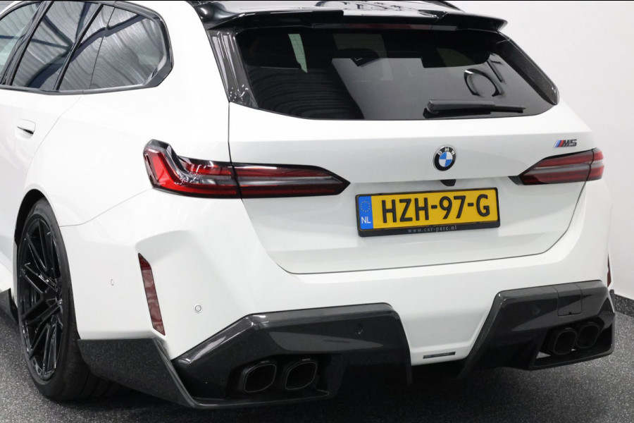 BMW 5 Serie Touring M5 727+PK BTW/AKRAPOVIC/CARBON M-PERFORMANCE/21" LMV/BOWERS & WILKINS/PANO/HUD/ACC/ECC/FABRIEKSGARANTIE!