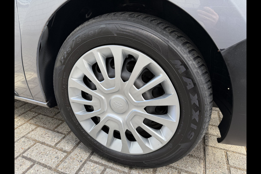 Toyota Proace Shuttle 2.0 D-4D automaat Navigator Medium L3H1 / 9 persoons / euro 6 diesel / bpm vrij / vaste prijs rijklaar € 19.950 incl btw / inclusief een nieuwe distributie riem / isofix !