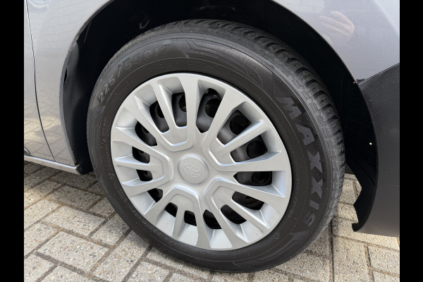 Toyota Proace Shuttle 2.0 D-4D automaat Navigator Medium L3H1 / 9 persoons / euro 6 diesel / bpm vrij / vaste prijs rijklaar € 19.950 incl btw / inclusief een nieuwe distributie riem / isofix !