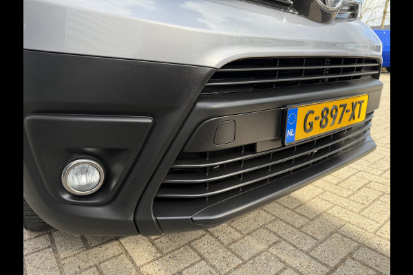 Toyota Proace Shuttle 2.0 D-4D automaat Navigator Medium L3H1 / 9 persoons / euro 6 diesel / bpm vrij / vaste prijs rijklaar € 19.950 incl btw / inclusief een nieuwe distributie riem / isofix !