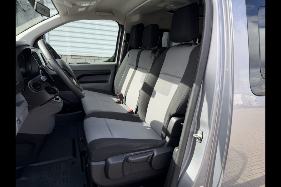 Toyota Proace Shuttle 2.0 D-4D automaat Navigator Medium L3H1 / 9 persoons / euro 6 diesel / bpm vrij / vaste prijs rijklaar € 19.950 incl btw / inclusief een nieuwe distributie riem / isofix !