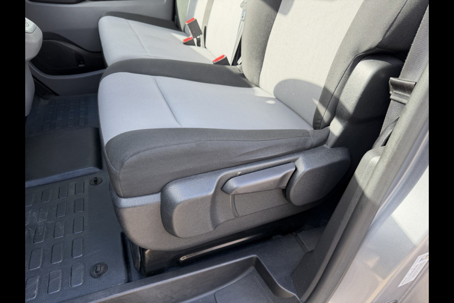 Toyota Proace Shuttle 2.0 D-4D automaat Navigator Medium L3H1 / 9 persoons / euro 6 diesel / bpm vrij / vaste prijs rijklaar € 19.950 incl btw / inclusief een nieuwe distributie riem / isofix !