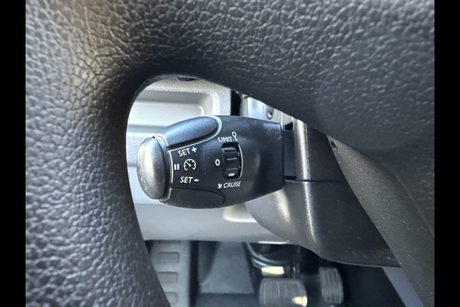 Toyota Proace Shuttle 2.0 D-4D automaat Navigator Medium L3H1 / 9 persoons / euro 6 diesel / bpm vrij / vaste prijs rijklaar € 19.950 incl btw / inclusief een nieuwe distributie riem / isofix !