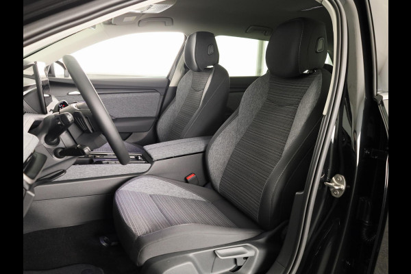 Škoda Superb Combi Business Edition PHEV 1.5 TSI 204 pk 6 versn. DSG | Trekhaak, wegklapbaar | Chrome pakket | Lichtmetalen velgen 18 inch Dofida zilver