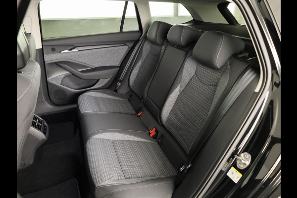 Škoda Superb Combi Business Edition PHEV 1.5 TSI 204 pk 6 versn. DSG | Trekhaak, wegklapbaar | Chrome pakket | Lichtmetalen velgen 18 inch Dofida zilver