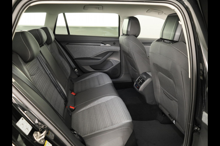 Škoda Superb Combi Business Edition PHEV 1.5 TSI 204 pk 6 versn. DSG | Trekhaak, wegklapbaar | Chrome pakket | Lichtmetalen velgen 18 inch Dofida zilver