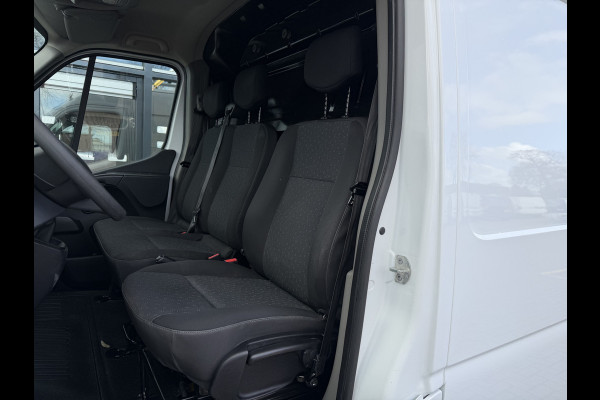 Opel Movano 2.3 Turbo 150pk L2H2 / vaste prijs rijklaar € 17.950 ex btw / lease vanaf € 302 / euro 6 / bpm vrij / airco / cruise / camera / imperial + trap / trekhaak 2500 kg !