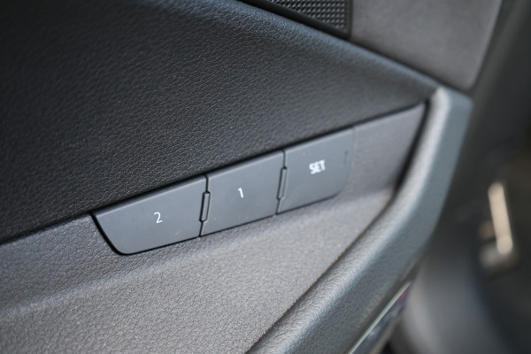 Audi Q8 e-tron S quattro SQ8 115 kWh | BTW | NAP | PANO | B&O | 360 | RS ZETELS | MATRIX | LUCHTVERING | MEMORY | KEYLESS |
