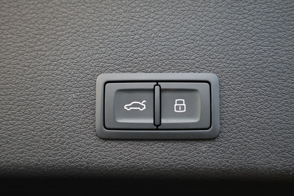 Audi Q8 e-tron S quattro SQ8 115 kWh | BTW | NAP | PANO | B&O | 360 | RS ZETELS | MATRIX | LUCHTVERING | MEMORY | KEYLESS |