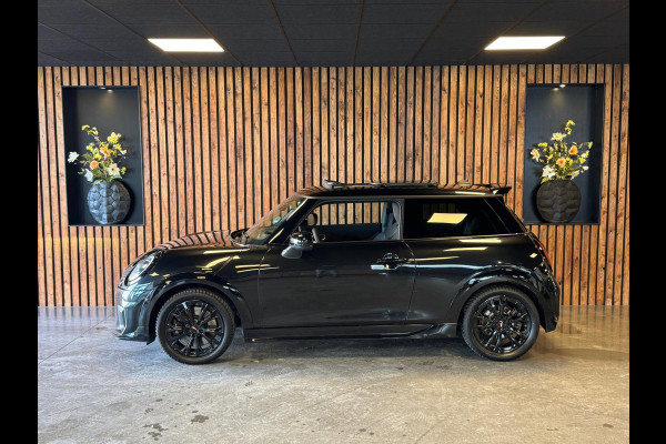 MINI Mini 1.5 Cooper C Classic M / JCW /Pano / Camera / HUD / Stoel/Stuur verwarming / Sfeerverlichting