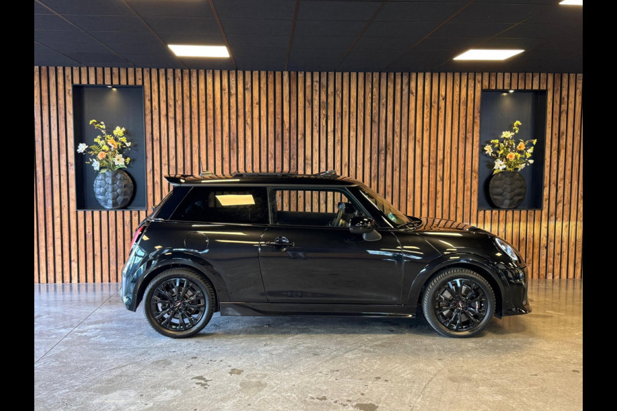MINI Mini 1.5 Cooper C Classic M / JCW /Pano / Camera / HUD / Stoel/Stuur verwarming / Sfeerverlichting