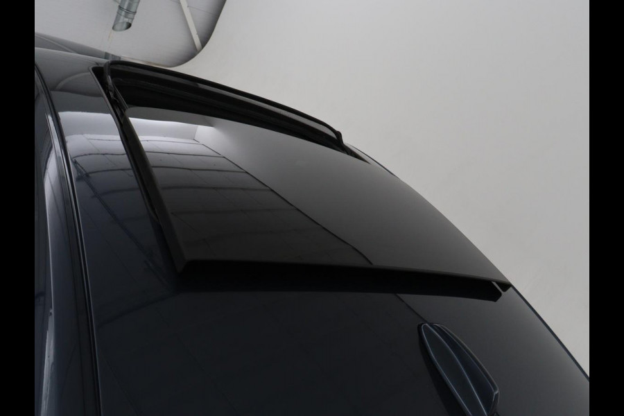 Volvo S60 2.0 Recharge T8 AWD R-Design | Panoramadak | Stoelventilatie | Head-Up | Leder | 360 Camera | Massage | Adaptive cruise | Trekhaak | Achterbankverwarming | Carplay | Harman/Kardon | PHEV | Plug In